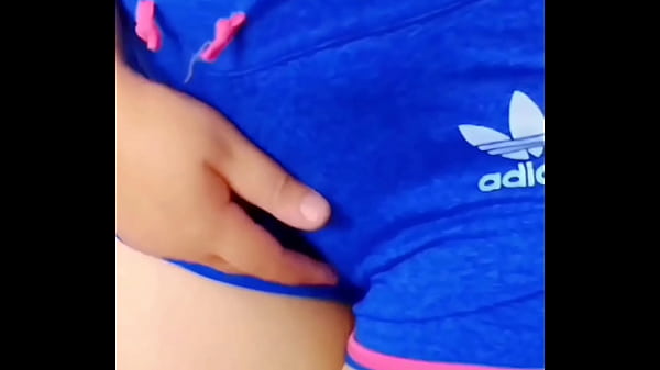 Lo que Hace la Calentura! Vi a esta Morrita Limpiando y no Aguante las Ganas de Conocer su Culo y Oh SORPRESA cuando ACCEDI&Oacute; A COGER! Que suerte tan hijueputa hermano ( casero Real)