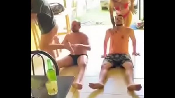 Alugou casa pra fazer suruba  