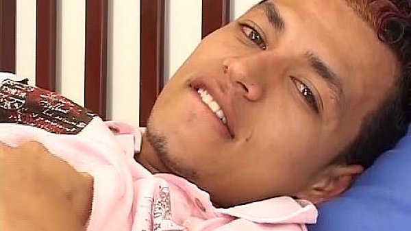 Bubble butt latino toying solo