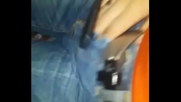 chacal mostrando su herramienta  