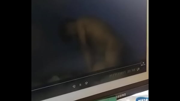 Chato tira a pelada en su casa, la graba con c&aacute;mara escondida