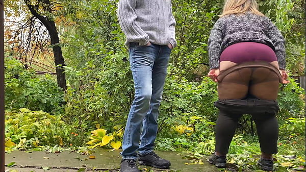 It turns me on wildly when a milf pee and shakes her buttocks