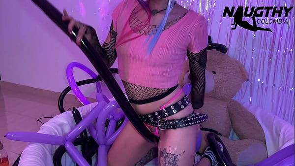Balloon Fetish: Beautiful girl fulfills the user's fantasy