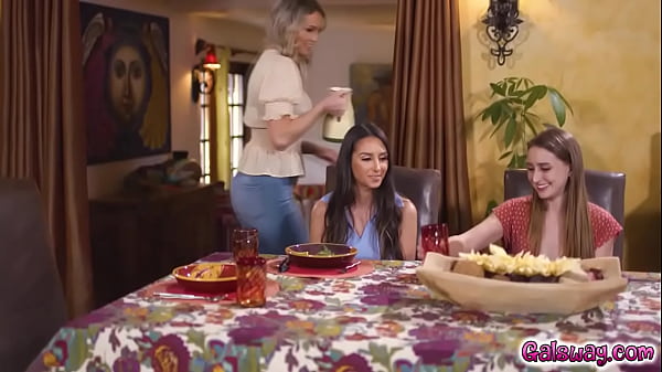 Natalia's pussy serves as an appetizer 