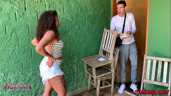 Corno manso d. enquanto a mulher fode com tecnico  