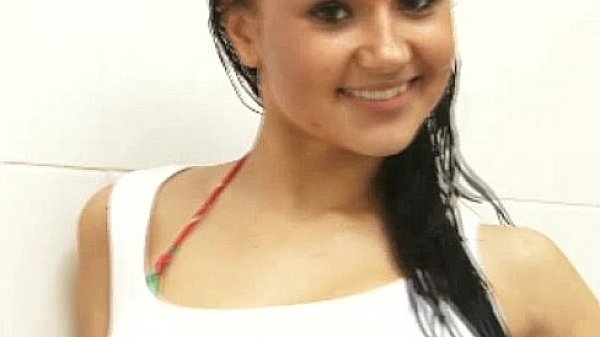 Busty babe posing sexy while taking a bath