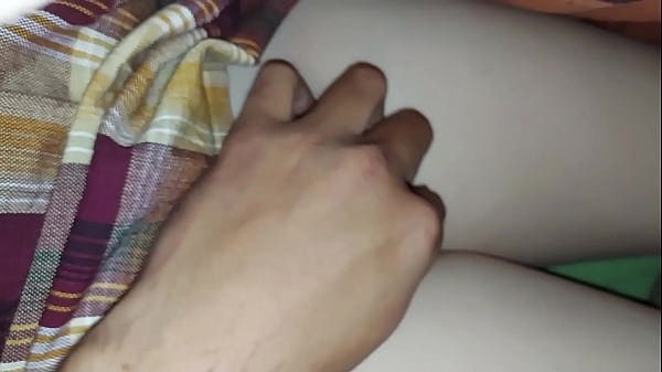 Padrino y ahijada teen colegiala follan a escondidas cuando familia descansa - Me dejan encargada a mi ahijada y me la culeo a escondidas no debemos hacer ruido o nos pueden descubrir! casero real, jovencitas 