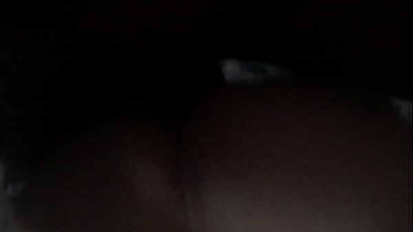 &agrave; 4 pattes au bord du lit, et il me baise en levrette