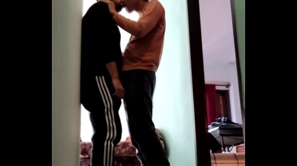 Comiendo pija suavecito.