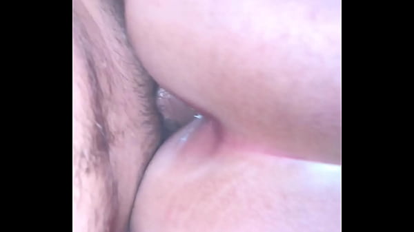 COGIDA de perrito mientras ANDA EN SUS D&Iacute;AS  