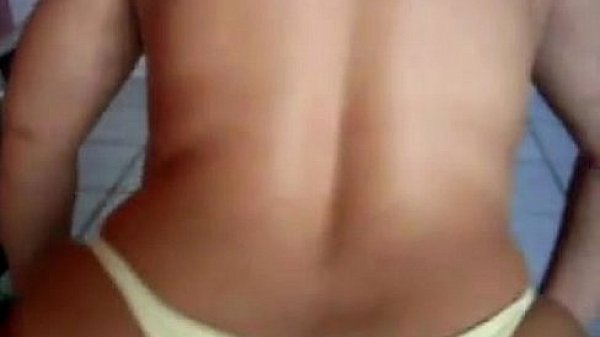 De tanga amarela rebola o bund&atilde;o