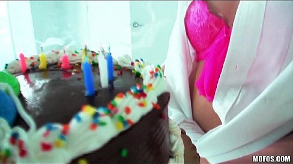 Lingerie clad GF with a perfect bubble butt takes it in the ass