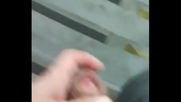 Esperando um puto na escada do shopping. 