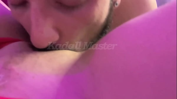 Chupei a mam&atilde;e Noel pra ela me chupar tamb&eacute;m e eu gozar na cara dela