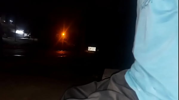 S&eacute;rio !! Eu corro o risco de colocar meu pau na frente dessa mulher esperando o &ocirc;nibus ... Como ela vai reagir?  