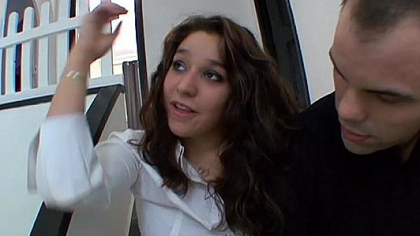 FRENCH amateur Jeune etudiante bien enculee !