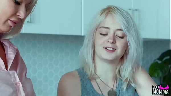 SEXY MOMMA - Step Mommy London made pizza for dinner but honestly, she would rather eat Annie's meaty twat over anything else!  