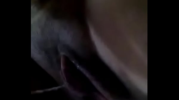 Coroa com a Bucetinha babando de tanto tes&atilde;o 