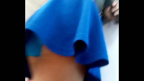 Bajo falda con cachetero 