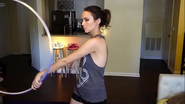 hoop girl - titts shake dance