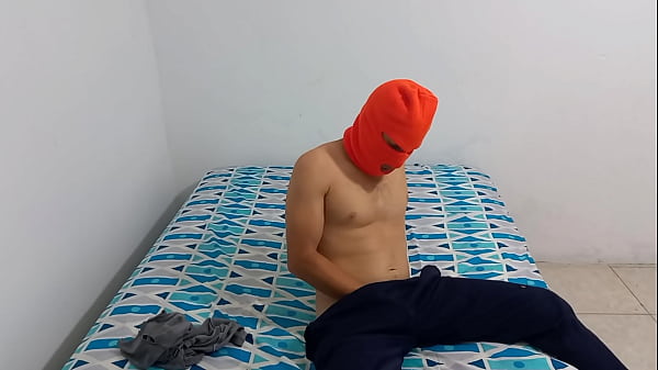 MACHO calenton se toca el pene PARA SENTIR LA FALSA SENSACION DE SEXO  