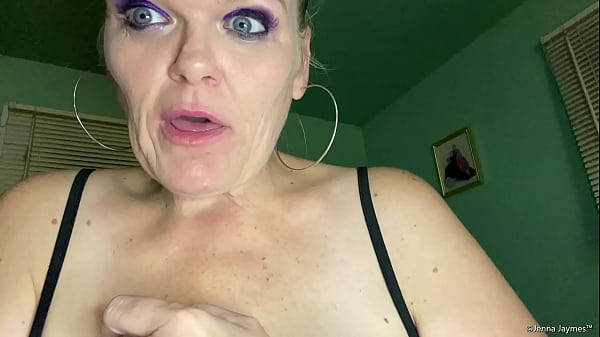 Sexy Busty Blonde Curvy MILF Plays With Her Magic Wand 