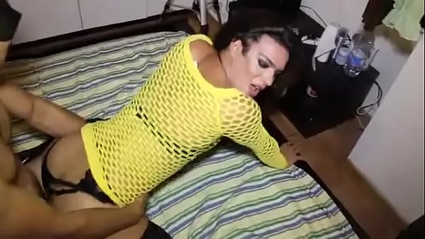 Deixando a travesti com tes&atilde;o