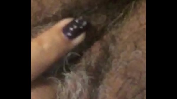 Femme au foyer se masturbe elle a laiss&eacute; son mari&eacute; pour se mastuber