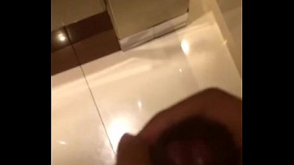 Yo sacando semen en c&aacute;mara lenta  