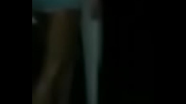 Gostosa dan&ccedil;ando sem calcinha