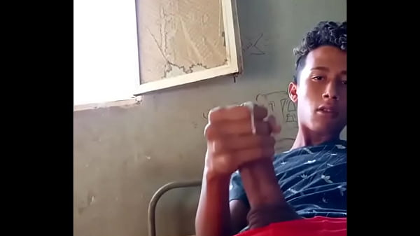 JOVEN MORENO HERMOSO  