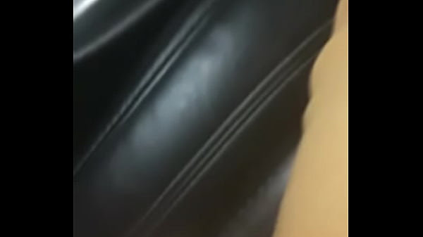 brincando no carro com mulher do amigo 