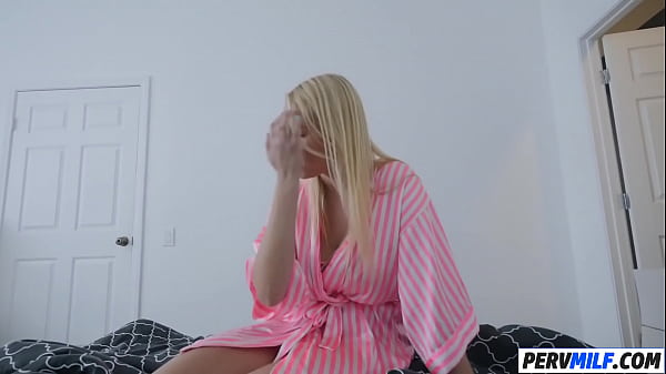 Foxy Stepmother Vanessa Cage Slamms With Stepson