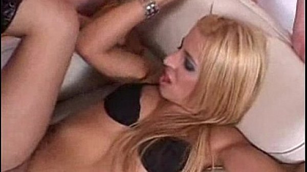 Blonde Shemale groupsex