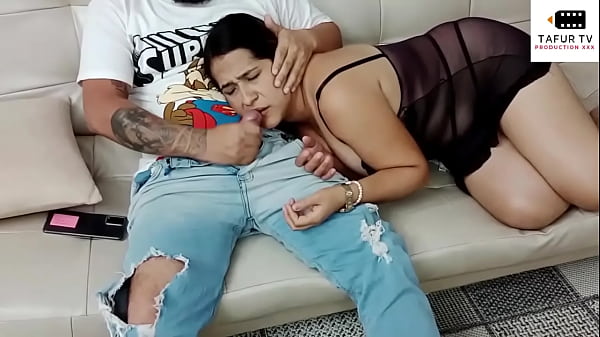 mi hermanastra se hace la para chuparme la polla y tragarse mi semen