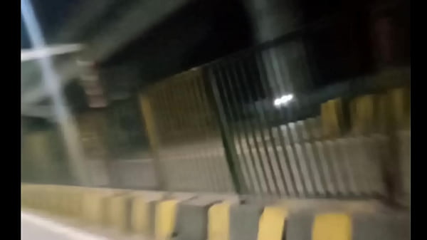 Main mera girlfriend ko road jate time choda.