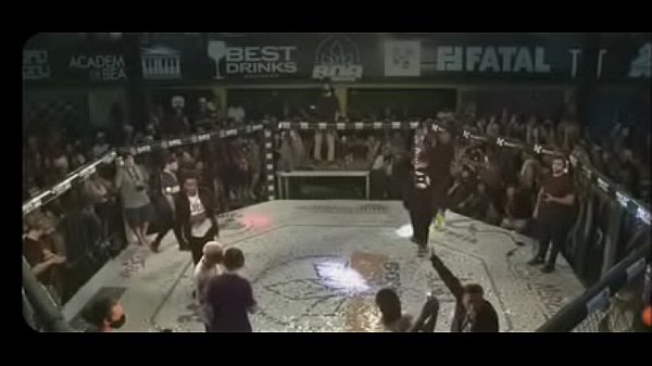 Krawk comendo o mikezin gostoso, mikezin fica tenso, mas libera o boga