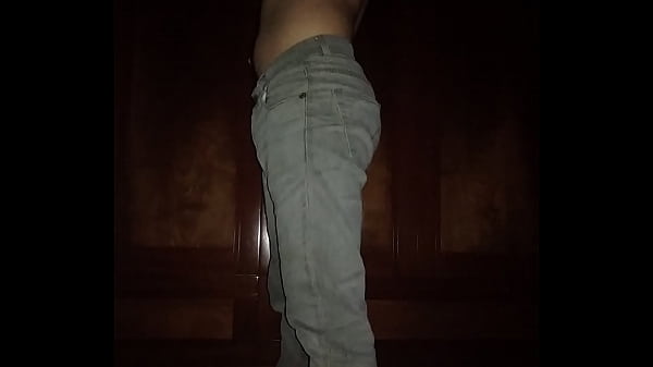 Tự x&eacute; sịp khoe m&ocirc;ng