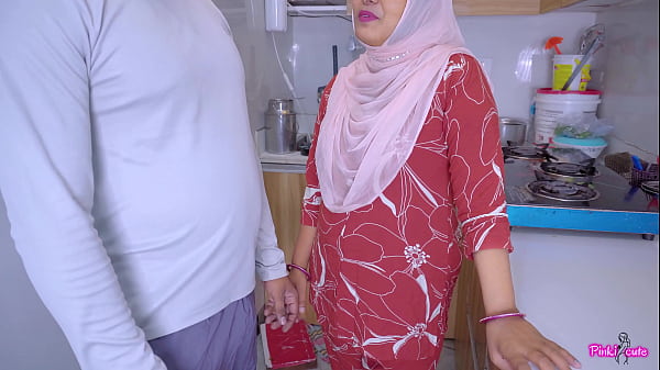 18  Muslim hijabi stepsister fucked by Bhaijaan in Kitchen, and she take hot cum in her hairy pussy with HINDI AUDIO.