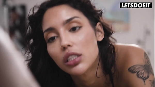 Skinny Babe Vanessa Sky Fucked by Horny Roommate