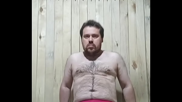 Гей хвастается своей огромной жопой и растянутым аналом! 