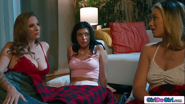 Teen River Lynn wants to join her stepmom Annie King and petite bff Gal Ritchie.The lesbians kiss and the busty milf licks her stepdaughters pussy  