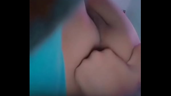 rico putito se mete los dedos