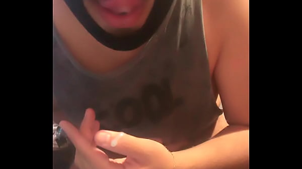 De calcinha, cdzinha toma pr&oacute;pria porra