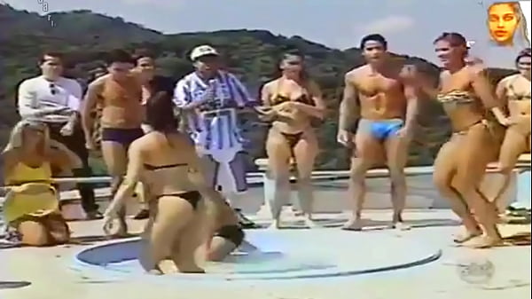 Domingo Legal - Grupo Banana Split participando da prova da banheira  