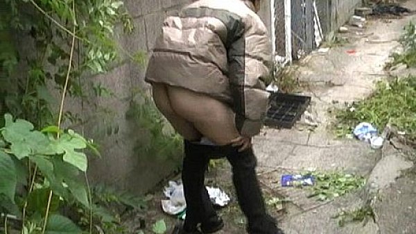 Outdoor Pissing