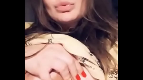 Ира показывает большие сиськи c огромными сосками, сосет глубоко Украина