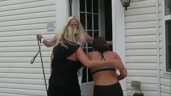 Sexy teens taste a new flavor of cock - universitarias prueban una sabrosa verga