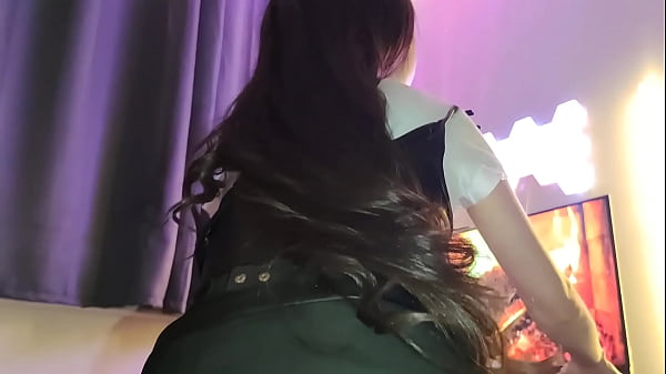 La novia de mi hermanastro entra en mi habitaci&oacute;n a escondidas de &eacute;l. Ella me dice que quiere follar sin importar las consecuencias . Me niego a hacerlo por miedo a que nos descubran pero al final me convenci&oacute;.