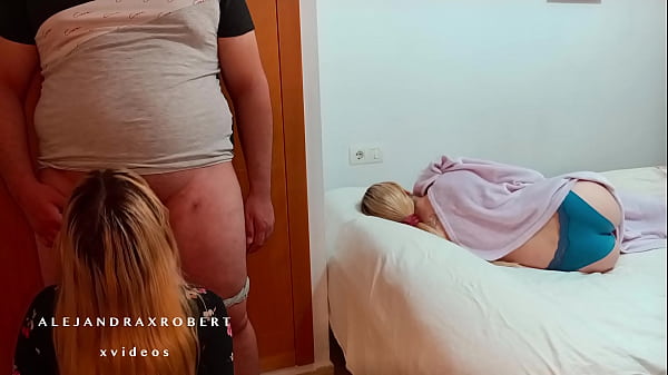 Me pongo muy caliente haciendole una mamada a mi novio  